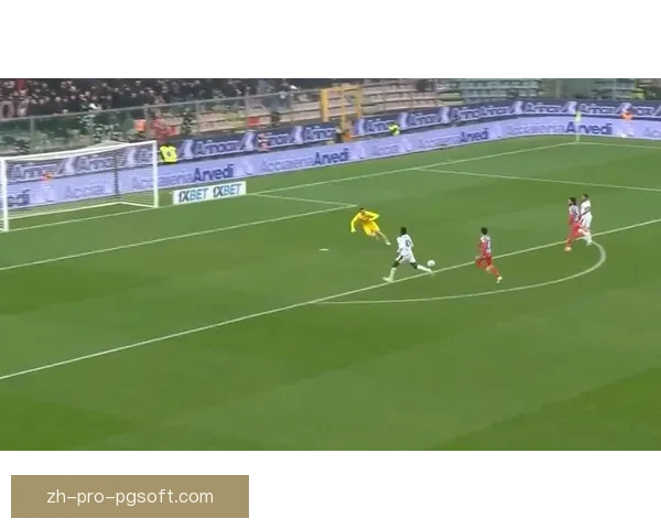 AC米兰莱奥社交平台晒训练场高难度过人动作引热议球迷纷纷点赞